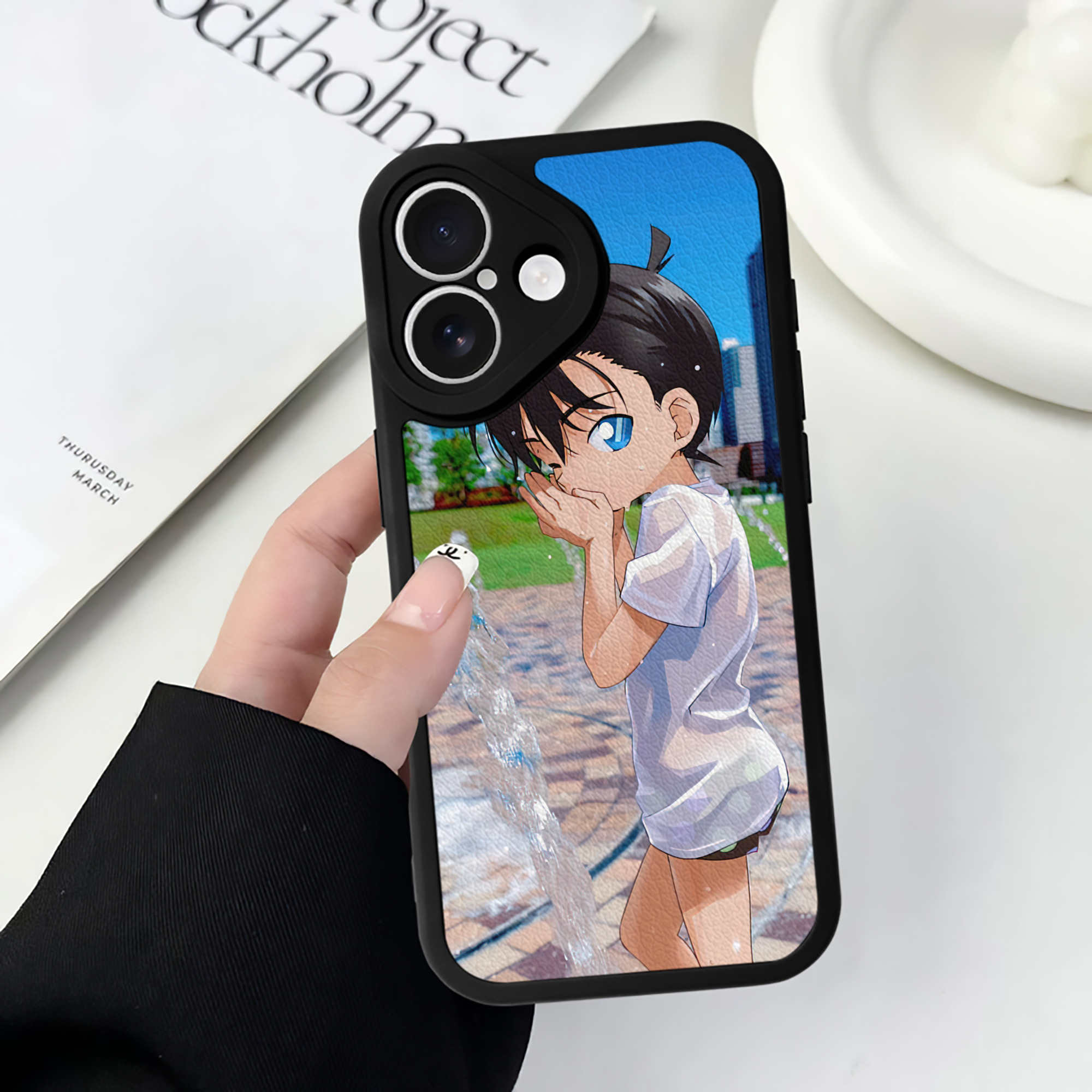 （画像用） 名探偵コナン Detective Conan 【iPhone 16シリーズ対応】シリコンスマホケース（レザー調） 材質：シリコン